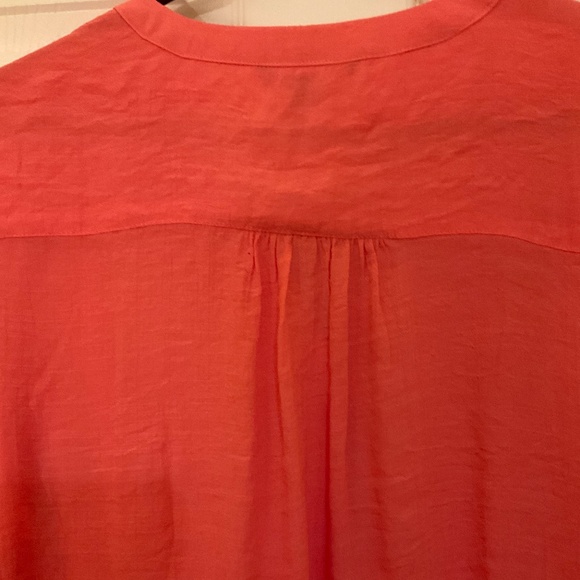 LADIES TIE FRONT BLOUSE.  EXCELLENT CONDITION!  XL. PRETTY CORAL COLOR. COMFY! - Picture 8 of 10